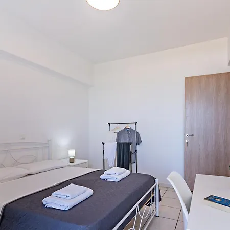 Azure Seaside Apts Apartmán *