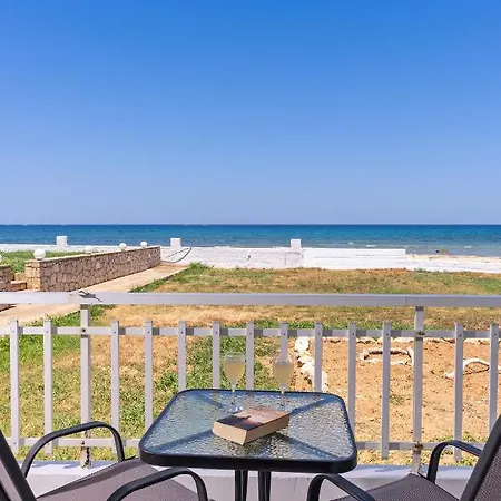 Azure Seaside Apts Apartmán