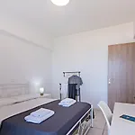 Azure Seaside Apts Apartament *