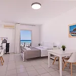 Azure Seaside Apts Apartament *