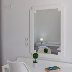 Azure Seaside Apts Apartament *