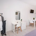 Azure Seaside Apts * Retimno