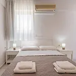 Azure Seaside Apts * Retimno