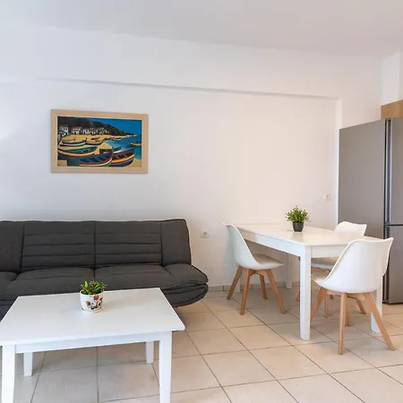 Azure Seaside Apts Apartamento